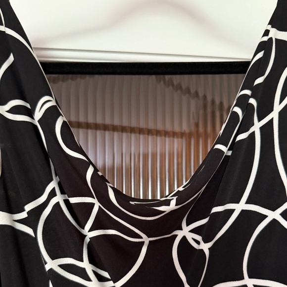 *LIKE NEW* b&w graphic print dress M - Picture 4 of 7